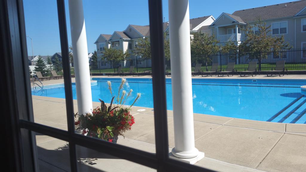 WHATZHOTANDNOT's tweet image. So I finally picked a place. I fell in 💖 with the kitchen and cathedral ceilings. It's a 2bd rm/2 bath #EnoughForMe