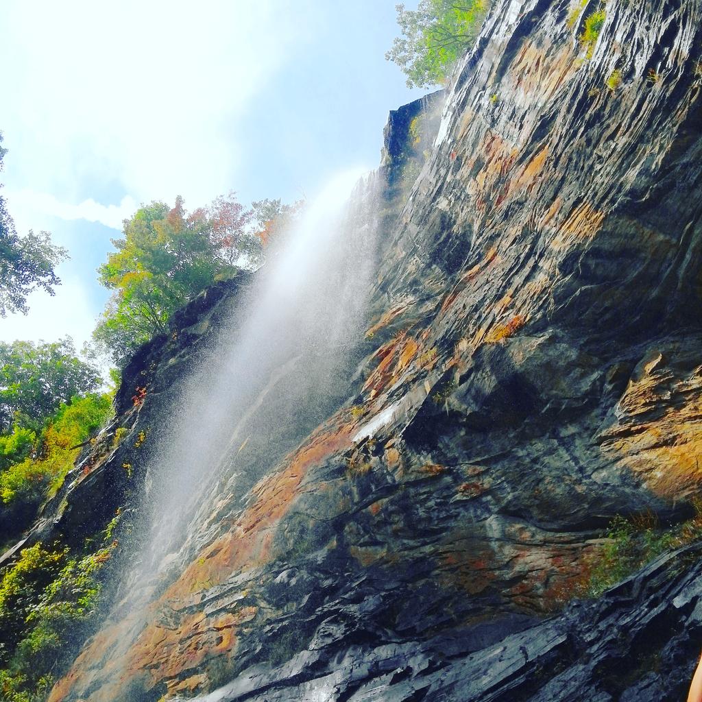 Junkman84G's tweet photo. #YeahthatGreenville @Greenville_SC #rainbowfalls #getoutexplore #fallisintheair http://t.co/GSxjfWr5po