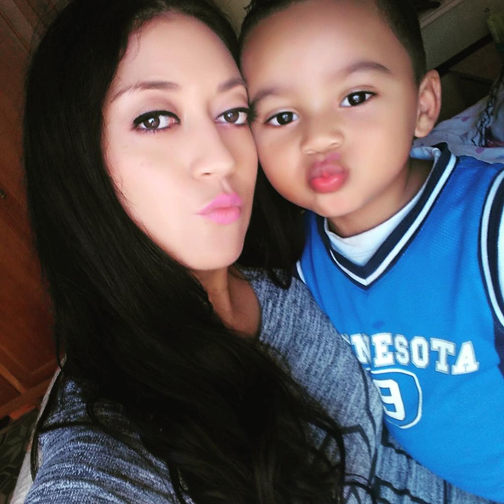katahoyos's tweet photo. Con mi pollito 🐣 😍 http://t.co/vJ1cNZtxYM
