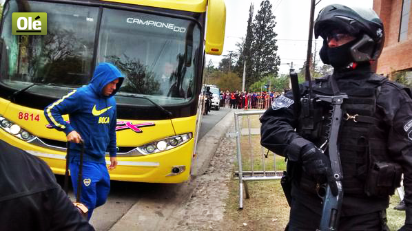 DiarioOle's tweet photo. El plantel de #Boca tendrá un último entrenamiento por la tarde. ¿La duda? Chávez o Palacios http://t.co/LzjiNPTPGV http://t.co/g9qGp8d6oT