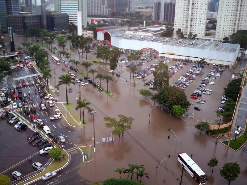 playtvone's tweet photo. NEMA warns Nigerians against flood - http://t.co/RZ8HZF2Q6E http://t.co/9PuHzalyjG