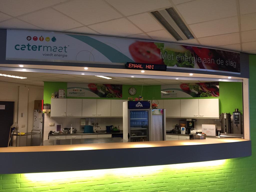 Catermaat's tweet photo. Catermaat breidt uit. 9 nieuwe locaties in Limburg. #voedtenergie http://t.co/1ZP2JDsQJJ