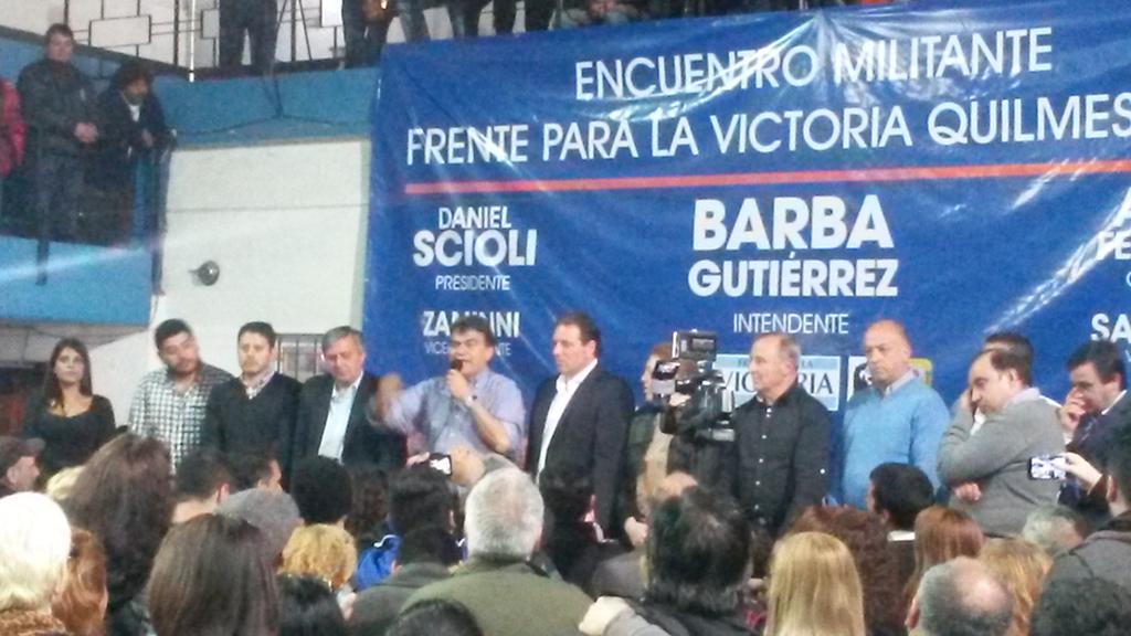 PAOLITACHAVEZ's tweet photo. Encuentro militante del FPV Quilmes. Lo más importante es la continuidad del proyecto! @mayrasmendoza @Robertogaudio http://t.co/v3S7ijaJ6l