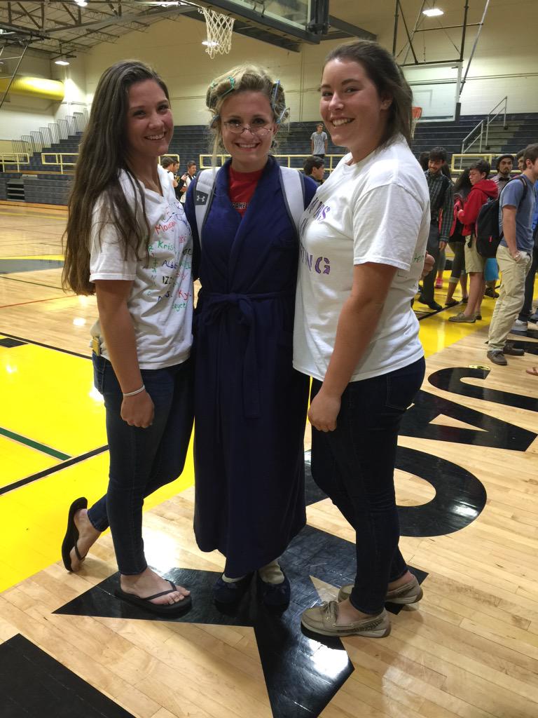 caitlin_karo's tweet photo. gonna miss my softball seniors😭 @caitlin_1210 @morganleegrose #SupportASenior http://t.co/HynqSqWlUN