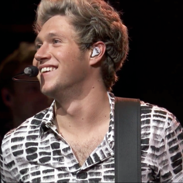 bringONEDIRECT1's tweet photo. Hope Niall is going to be okay
#Getwellsoonniall 
#HopeYoureOkNiall
#PrayForNiall http://t.co/JwQ9XVeLGh