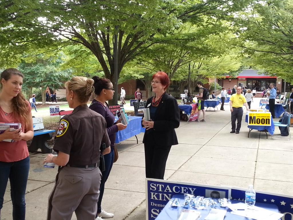 With @BettinaLawton  and <a href="/GMUdems/">Democrats at Mason</a> meeting voters!