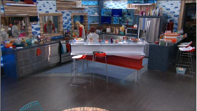 ScoreCenter's tweet image. Liz's sister is going to culinary school. vanessa " oh? i almost did that too" #ofcourse  #oneupper #BB17  #ScoreCe…