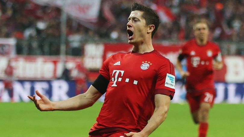 Robert Lewandowski nella storia con 5 gol in 9 minuti.