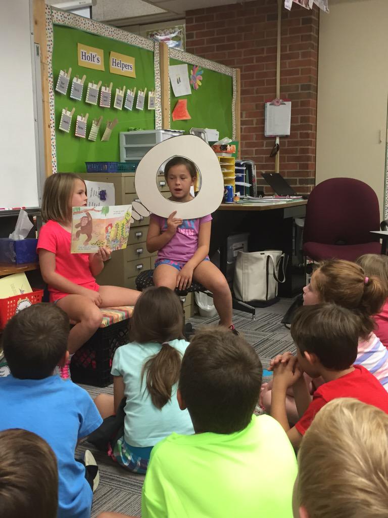 Holtclass's tweet photo. @TannyMcG -Using our Thought Bubble today to show our thinking as we read. #metacognition http://t.co/JORYJeG21N