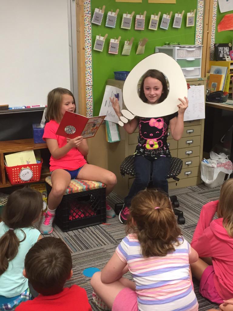 Holtclass's tweet photo. @TannyMcG -Using our Thought Bubble today to show our thinking as we read. #metacognition http://t.co/JORYJeG21N