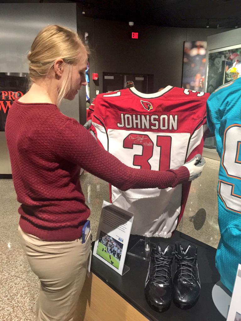 ProFootballHOF's tweet image. Check it out, the jersey and cleats worn by @AZCardinals rookie @dajohnson7 during Week 2 are now on display!