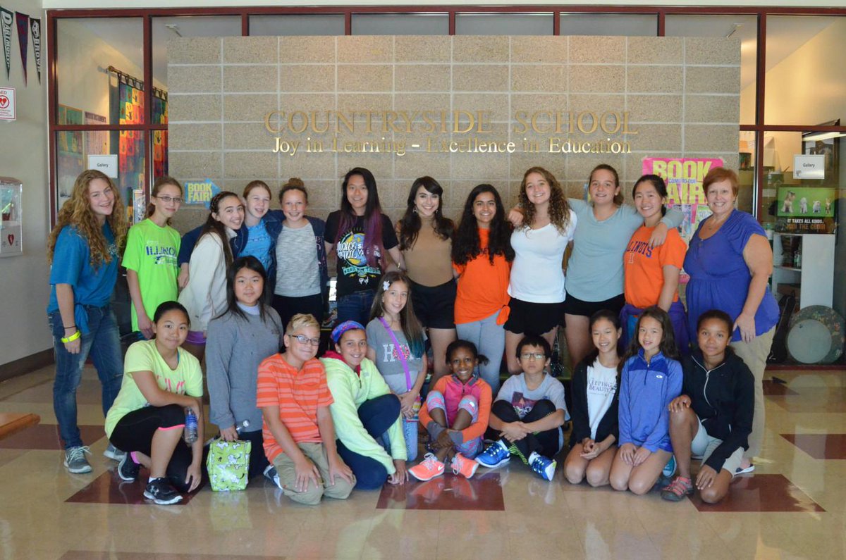 CSideAlumni's tweet image. Recent visits to our students from sibling alums - one art, the other all thgs Apple - #CSidePride.