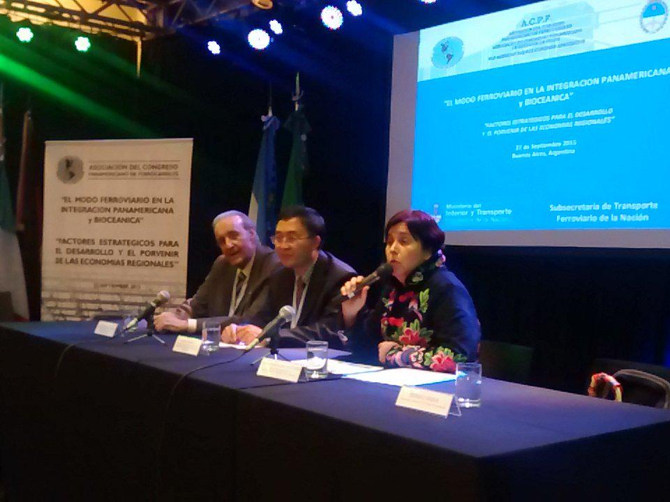 rielesnoticias's tweet photo. Luego de un corte Zhai Chengyu y Carolina  Catani continúan con las disertaciones. http://t.co/17WWIw8krD