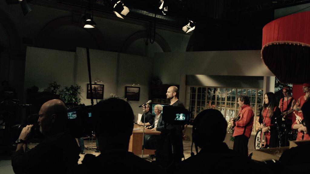 Jetzt ORF1 <a href="/ORFWillkommenOe/">WillkommenÖsterreich</a> :: Schlussact Schweigeminute. Live mit den Hosts, den Gästen, <a href="/russkaja/">Russkaja</a> und <a href="/maschek_org/">Maschek</a>