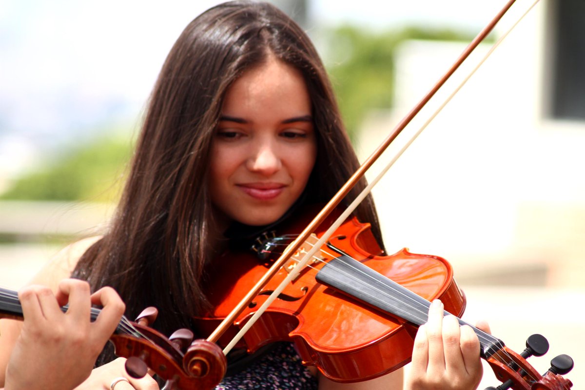 Esta es tu oportunidad de brillar. Programa #BecasDeExcelencia #UNIMET goo.gl/tFXDxE