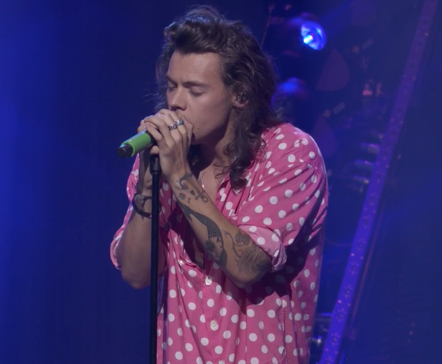 MattBellassai's tweet photo. minnie mouse is my favorite member of one direction http://t.co/CLPPsAo7EM