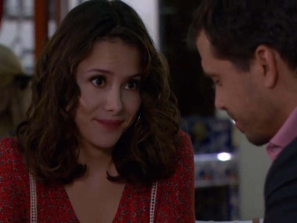 FcAleGarcia's tweet photo. [Capturas] #Cp75 #AmorDeBarrio [18-09-15] #TeamLauraYRaúl #LaMejorPareja #LauraYRaúl @AleGarcia_Of @Tv_pedromoreno 💕🔗 http://t.co/bRZsj1RaqM