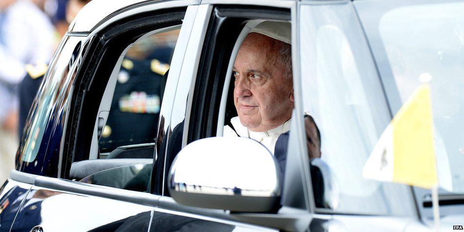 BBCWorld's tweet image. Not everyone is excited about #PopeInUS - here are 5 tricky issues he'll have to face bbc.in/1LutX4h