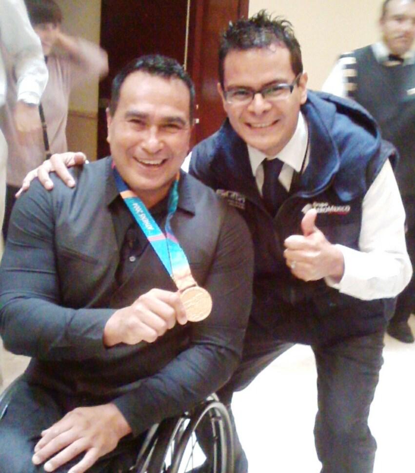 ECOSPEMx's tweet photo. "MÁS ALLÁ DE LOS LÍMITES"
Excelente conferencia, gracias @Saul29 x inspirar con tu historia a la gente d @AeroMexico! http://t.co/z8gIrj1i03