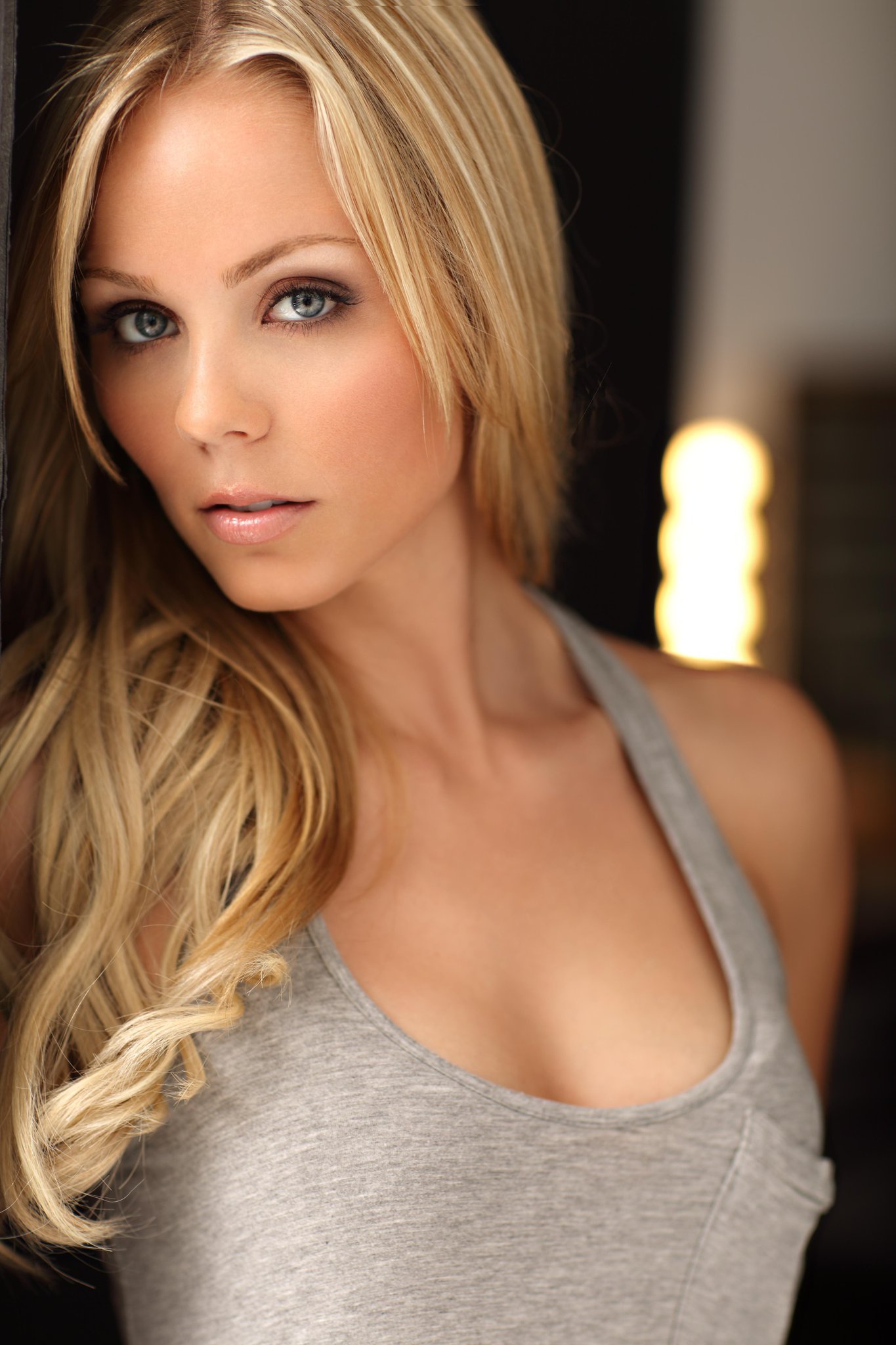 Happy 31st Birthday, Laura Vandervoort!  