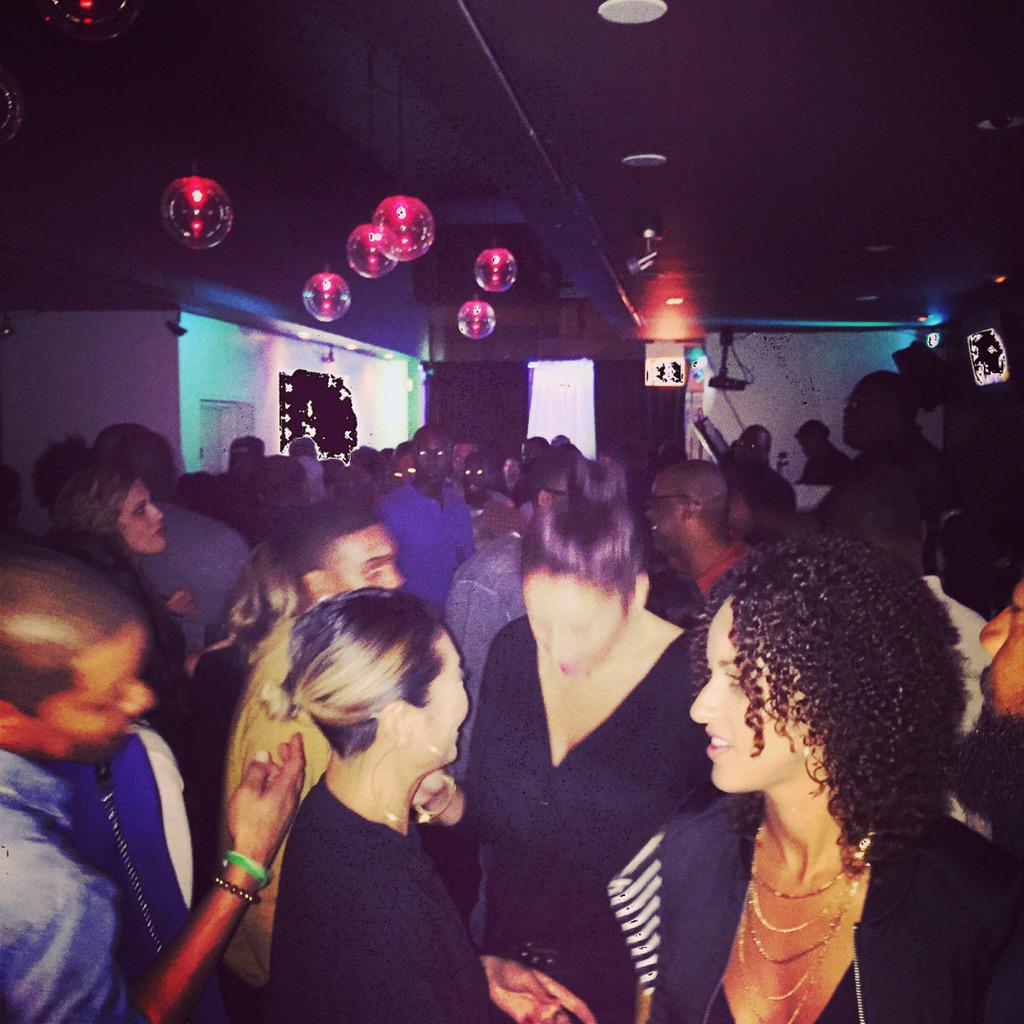 RodneyG4's tweet photo. Last Saturday was so many Sexy ladies around at #DestinationEsso we are doing it again!  1270 N Milwaukee open til 3a http://t.co/L8z5eO8vdg