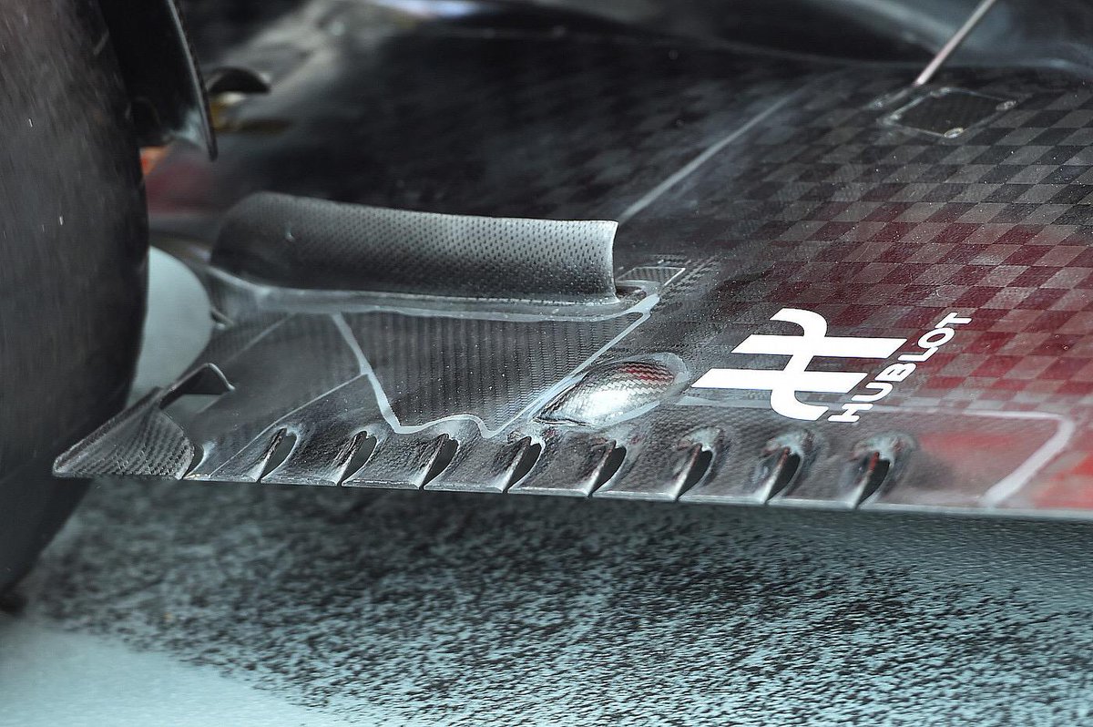 piusgasso's tweet photo. La evolución del suelo del Ferrari SF15T dibujada por Piola en #F1Com y la imagen real de esas modificaciones. http://t.co/VwOhHagmKv