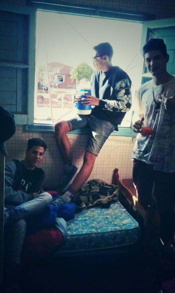 Simon_Oviedo's tweet photo. Todo sigue igual, siguen los amigos que quiero tener no me puedo quejar 👈 #Monte2015 http://t.co/8uNm7trdbm