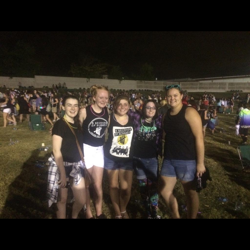 scjanusplinth's tweet image. #HERESTOROWYSOMEMORIES MEETING MY BEST FRIENDS BECAUSE I MISS THEM THANK YOU @5SOS FOR GIVING ME THE CHANCE