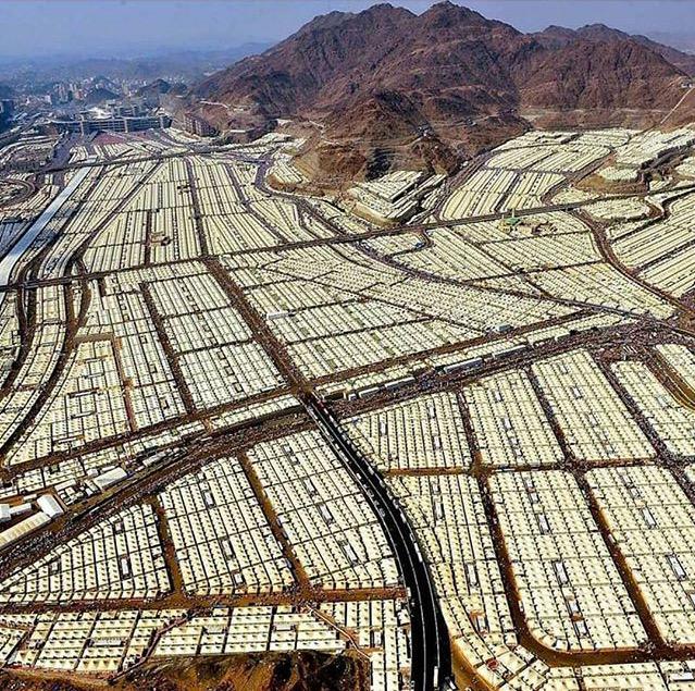 QueensOfJannah1's tweet photo. Scores of tents in which the pilgrims spend their 1st night in the Valley of Mina.
This occurs from today
#Ḥajj http://t.co/HBmJDVk5o0