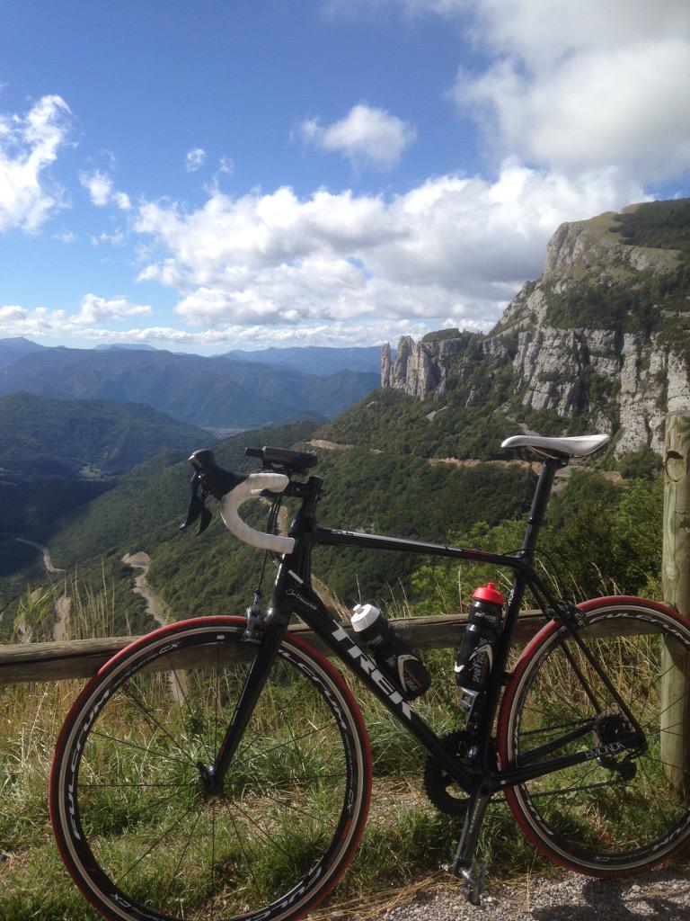 WTCVroomshoop's tweet photo. Net terug van spectaculair Fietsweekend Frankrijk, met als letterlijk hoogtepunt de Mont Ventoux http://t.co/2fN0xxZXs7