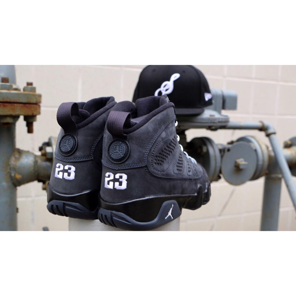SuccezZTheStore's tweet photo. #RetroIX "Anthracite" @Jumpman23 are available @SuccezZTheStore #1329 #zZ Men & GS sizes http://t.co/J8TGDrHTRN