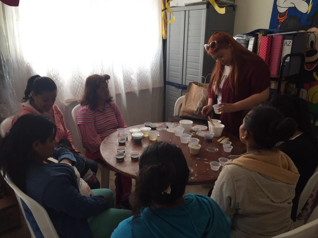 jotanvergara's tweet photo. Hoy compartimos un taller con las madres del barrio Pardo Rubio.
Recorriendo #Chapinero
#JotaVergaraEdil #Vote85 http://t.co/70pJzVMRuf