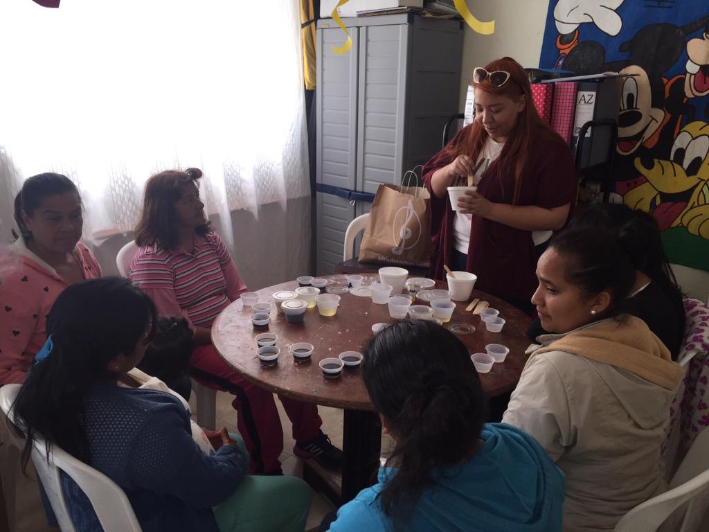 jotanvergara's tweet photo. Hoy compartimos un taller con las madres del barrio Pardo Rubio.
Recorriendo #Chapinero
#JotaVergaraEdil #Vote85 http://t.co/70pJzVMRuf