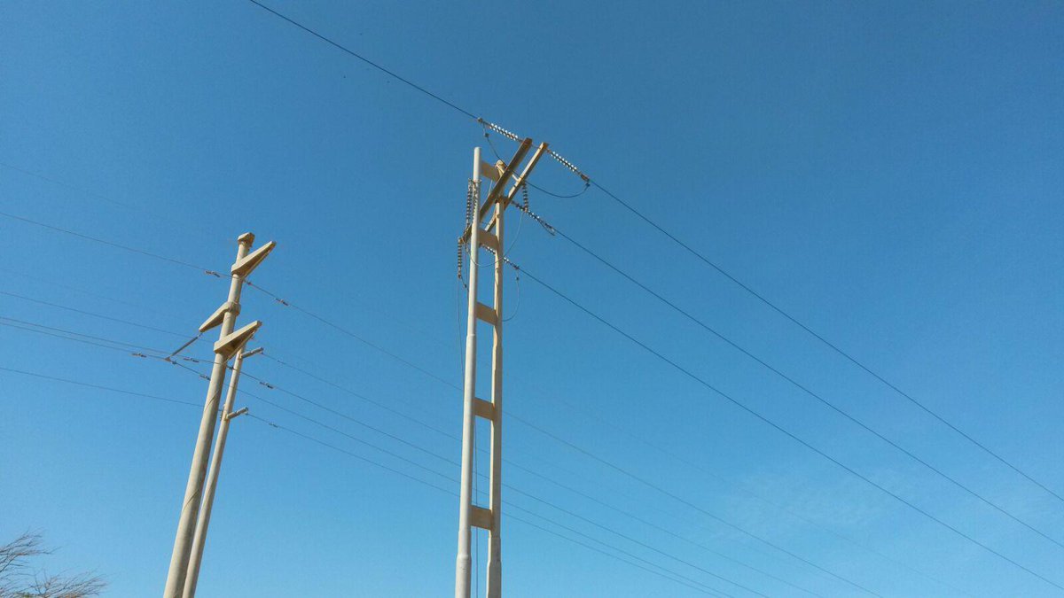 alfredocohen's tweet photo. Se preguntarán que es esto? Pues anoche nos robaron los cables de alta tensión en Sambil Paraguaná. Increible. http://t.co/61XHNcM15l