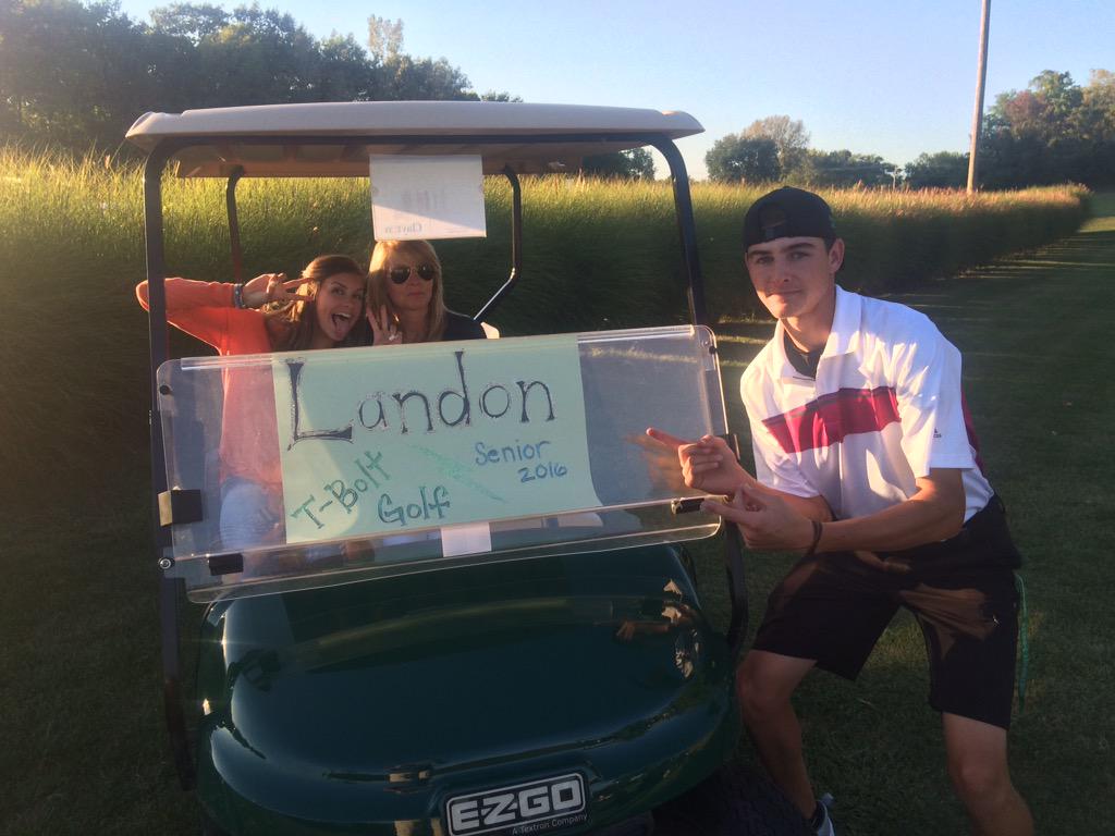 RobHill07's tweet photo. @7_landon @BoltsBoysGolf #seniornight #fireboltcup http://t.co/1qeGzW7ozW