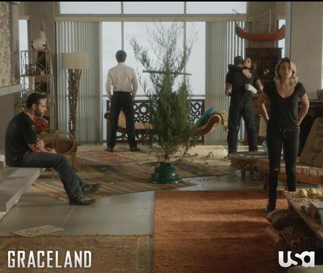GracelandTV1's tweet photo. This scene is everything π₯ #GLSeasonFour http://t.co/VKwmnZr6YO