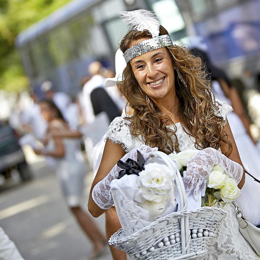DinerEnBlancWPB's tweet photo. #ledinerenblanc2013Haiti. Have you thought of your outfit yet? #DEBWPB2015 #palmbeach #westpalmevents #561 #ilovewpb http://t.co/q1WtSEOsNS
