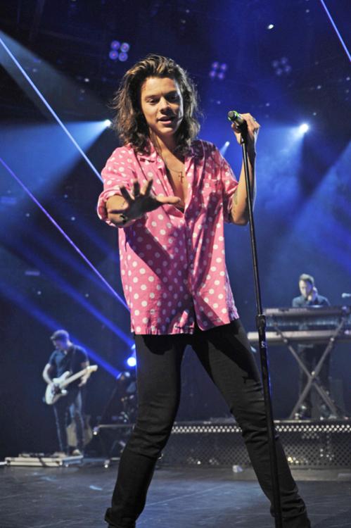 WhyLarryIsReal's tweet photo. KJZDFKJKJDJF http://t.co/c0xm0ltVwO