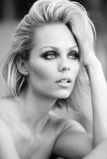 Happy Birthday to Laura Vandervoort (31) 