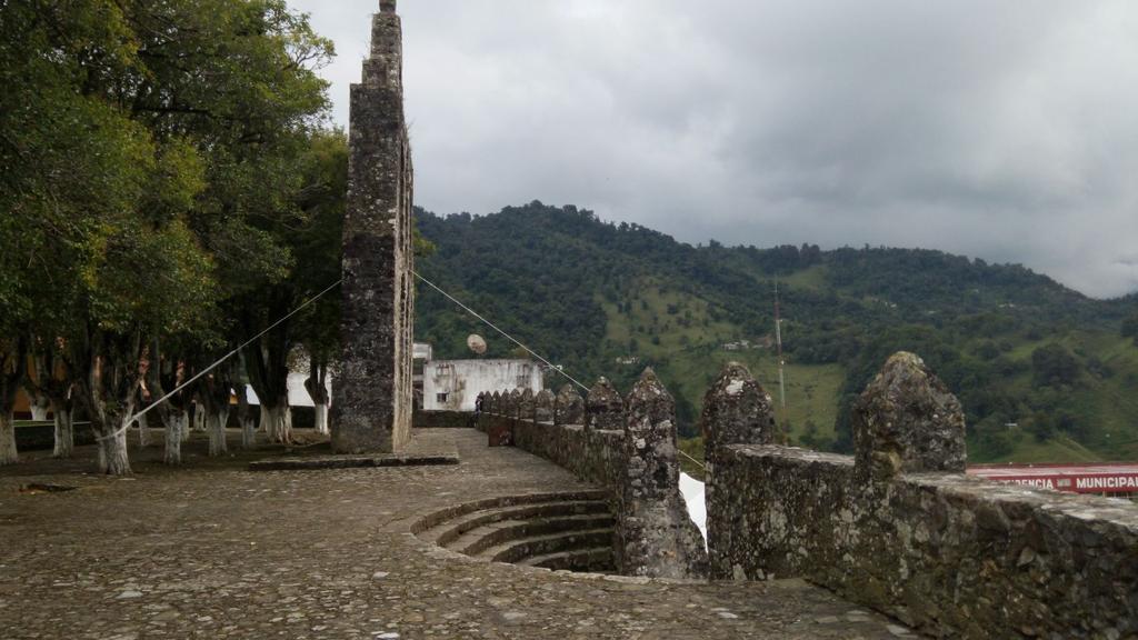 Molango_Hidalgo's tweet image. Oiga secretaria @GeraGarcia04 para la próxima le pedimos q respeten nuestros edificios históricos al poner sus lonas