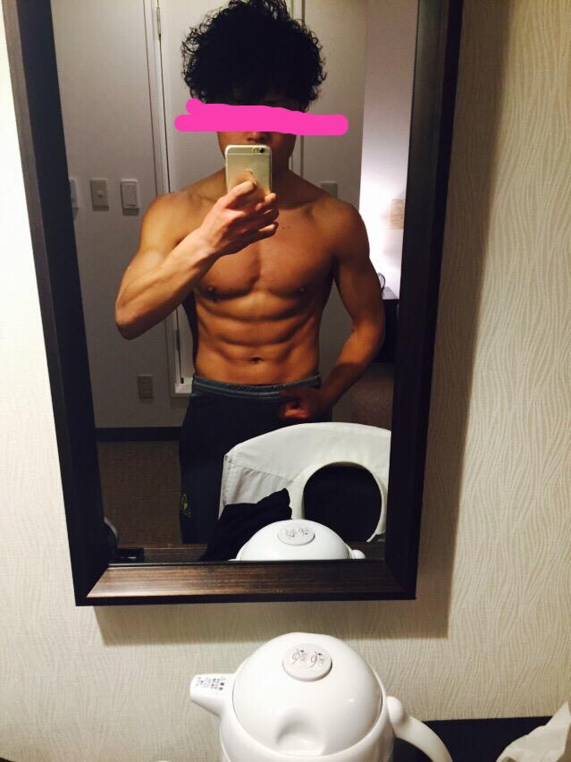 青山 永井 智也 まさる V Twitter 筋トレサークル そんなんあったら入りたいな笑 なんか1ヶ月以上筋トレしてなくて お腹も見た目もだらしなくなってきた あーやる気でやんよなー 体脂肪率14パーセント 体重63キロなう 体脂肪率7パーセント 体重58キロはどこ