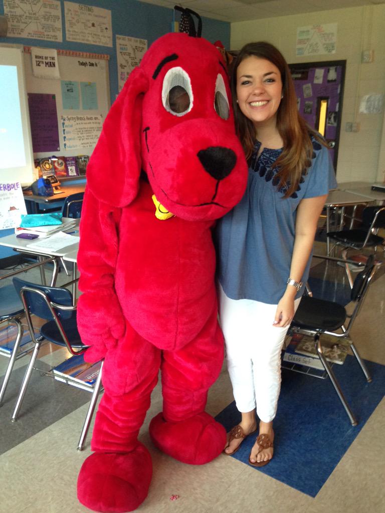 brandeecarrera's tweet image. Clifford loves @ms_bohlen!! #bookfairfun @Scholastic