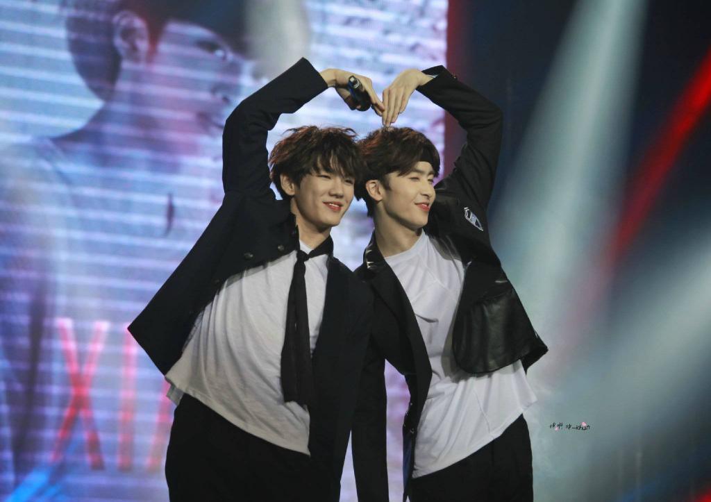 어제 중국에서 쇼케이스한 신인 아이돌.jpg | 인스티즈