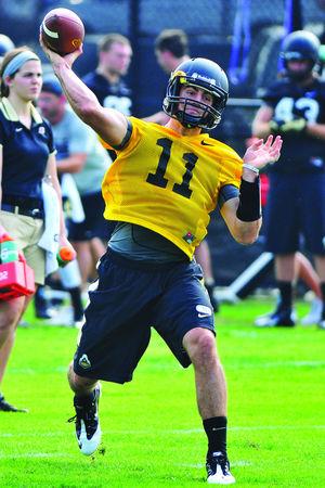 1stDown_Scout's tweet photo. CFB NEWS: In somewhat
of a shocker #Purdue
HC #DarrellHazell
has chosen RS/FR ##DavidBlough##
as starting QB!!! http://t.co/OTFwHIFL3e