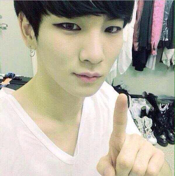 ONTAEM1120's tweet photo. #25thFreaKeyDay #Happy25thBirthdayKEY #HappyBirthdayKey
ごめんなさい😭仮眠のつもりが寝てました! http://t.co/o0P6IQfWt7