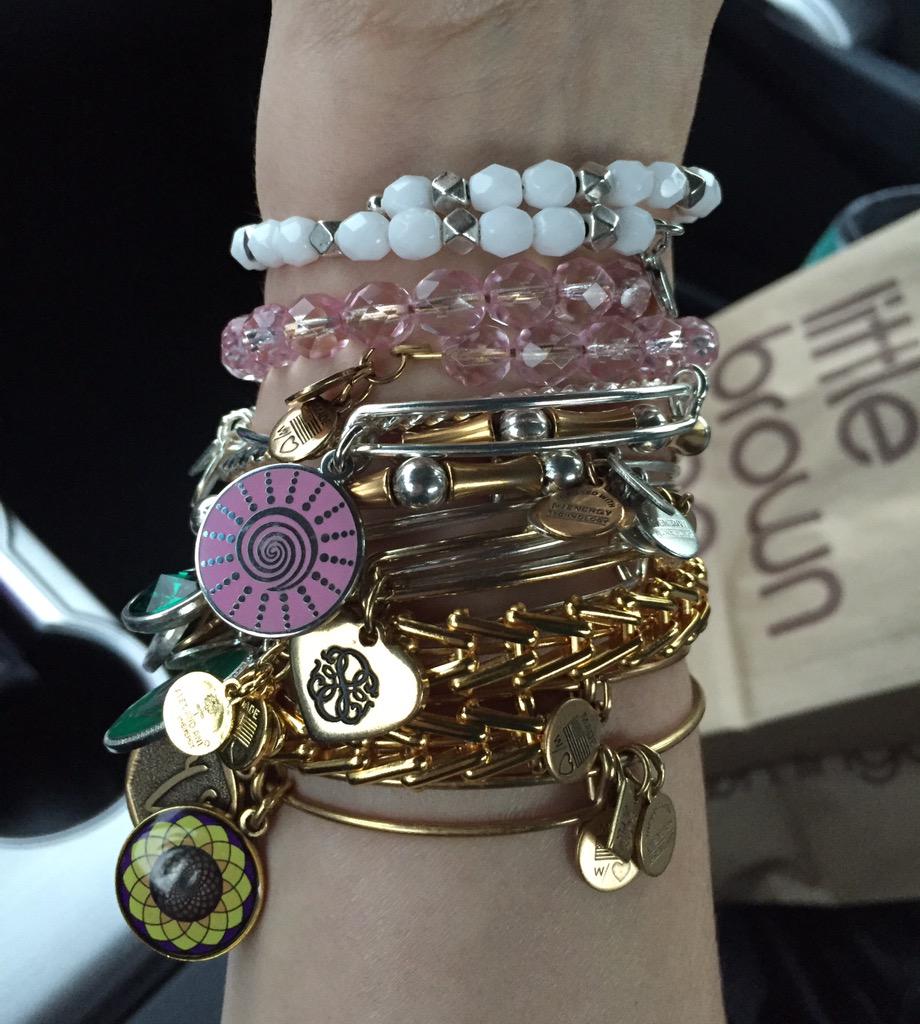 Notorious_V_I_V's tweet image. I just picked up my #spiralsun @alexandani @CHARITYBYDESIGN it's finally here!! #charmedarms #runningoutofroom