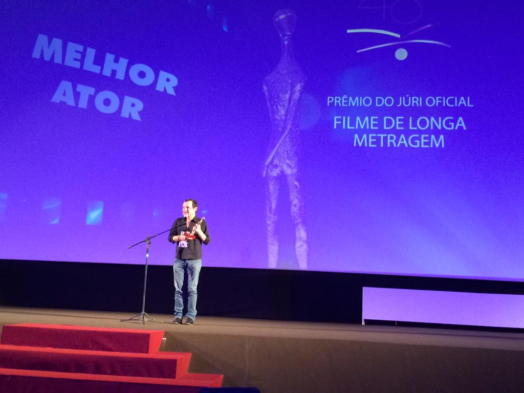 jc_pe's tweet photo. #candango2015 Matheus Nachtergaele agradece o prêmio http://t.co/J40EAvvuuK