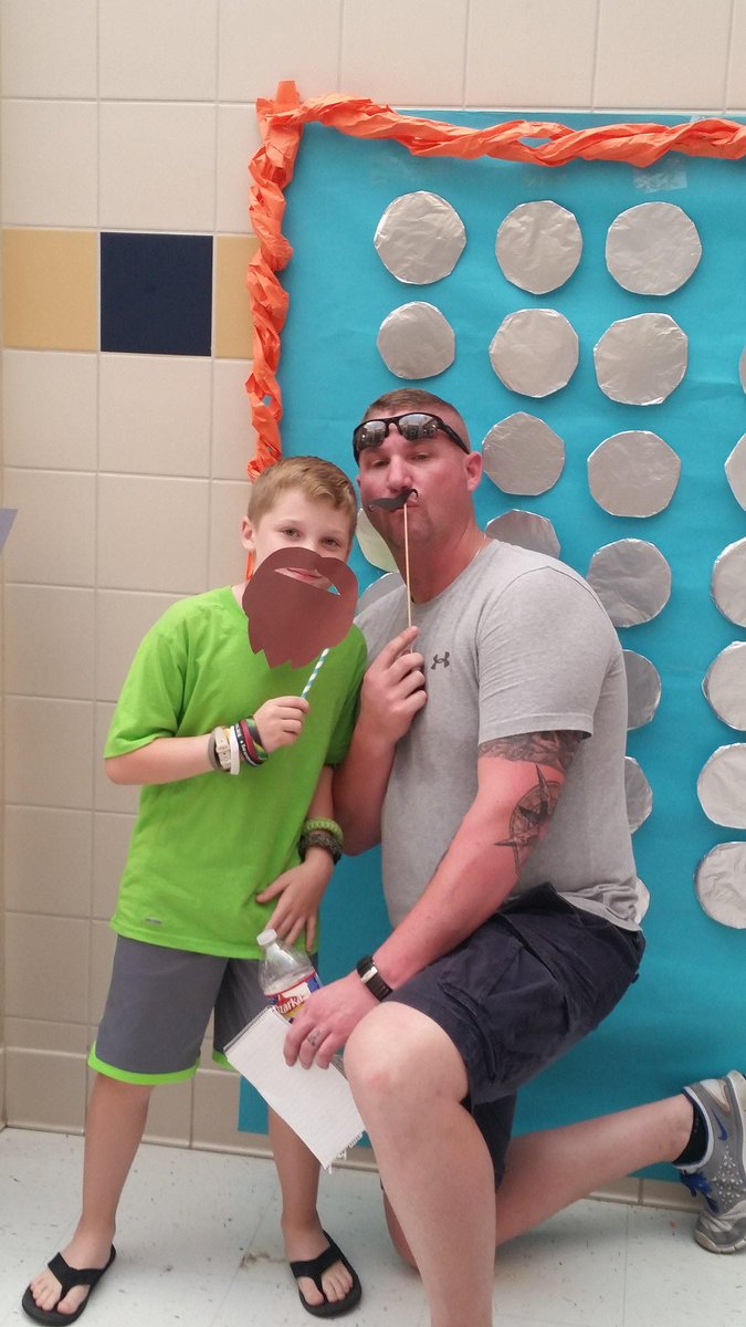 MissMayVernon's tweet photo. Fun times at Parent Meeting tonight! @MissMayVernon @FateDPS @dps5505 http://t.co/20KA7O7KiM