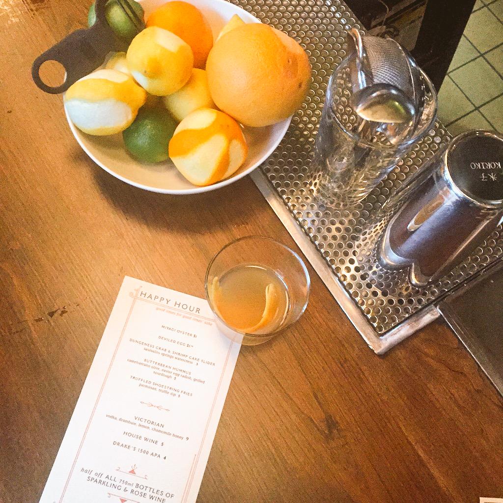 JSFashionista's tweet photo. Wow ❤️ the new HOTSPOT @TheDorianSF. Gorgeous #bar &amp; #restaurant w/ killer #cocktails. I'm in Marina heaven! #drink http://t.co/G5LLar8gU1