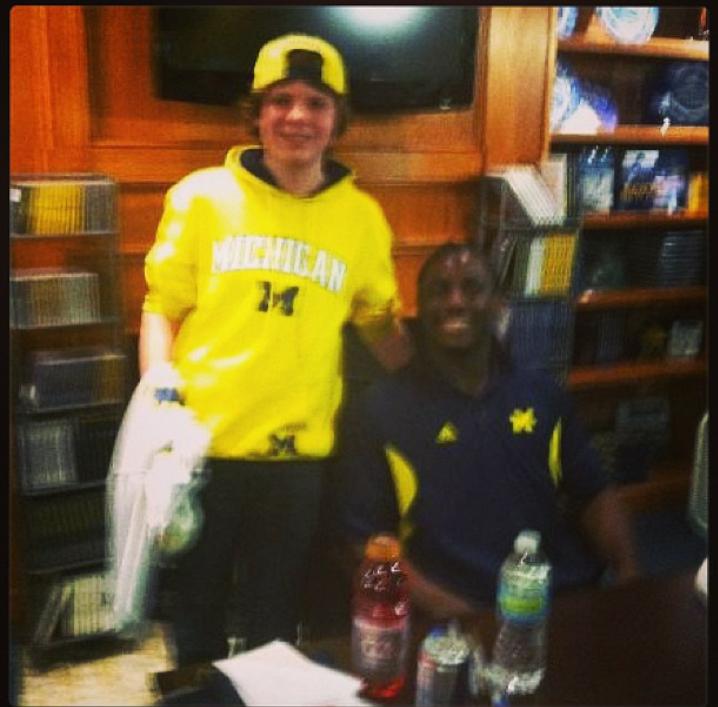 Happy birthday to my favorite football player to ever step on the field! I love and miss you, Denard Robinson  